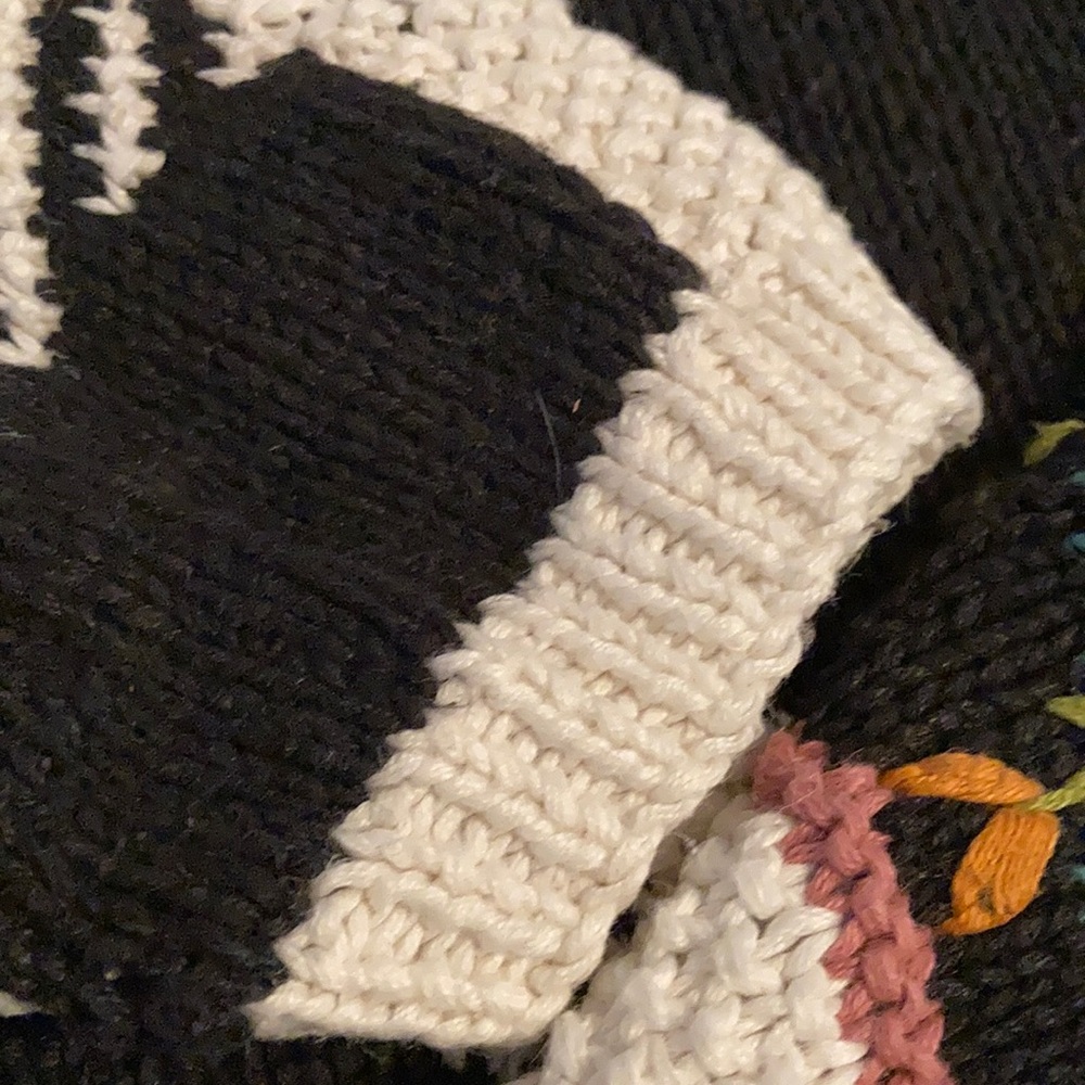 Beautiful Hand Knitted Sweater - Picture 9 of 9
